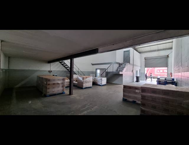 1,037M² WAREHOUSE TO LET IN AIRPORT INDUSTRIA